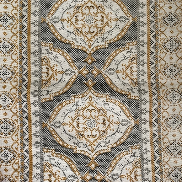 Table Runner - Picture 4 of 4